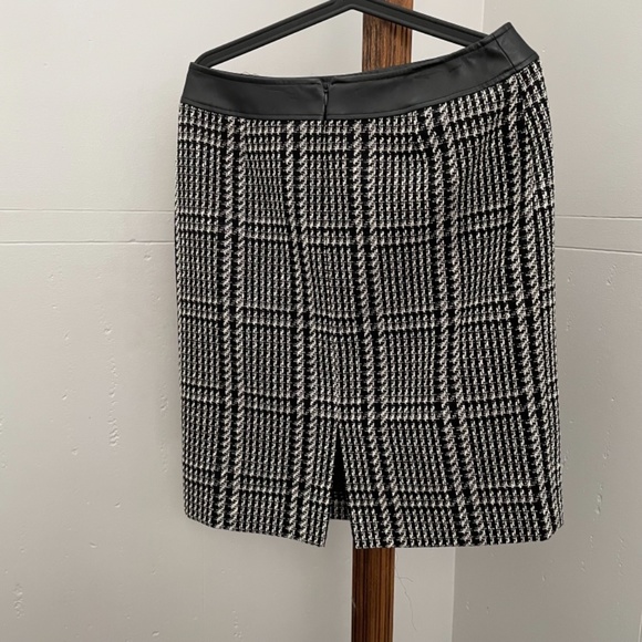 Dark academia Women’s Size 6 houndstooth / knee length wool blend Pencil Skirt - Picture 2 of 10